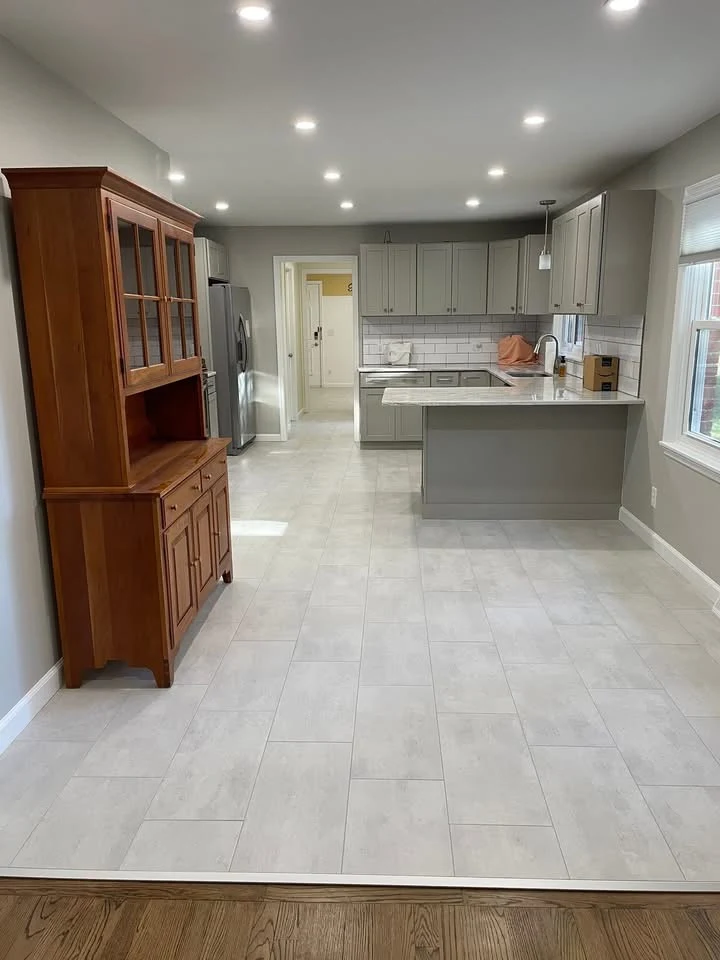 Large-format floor tiling in an open-plan kitchen